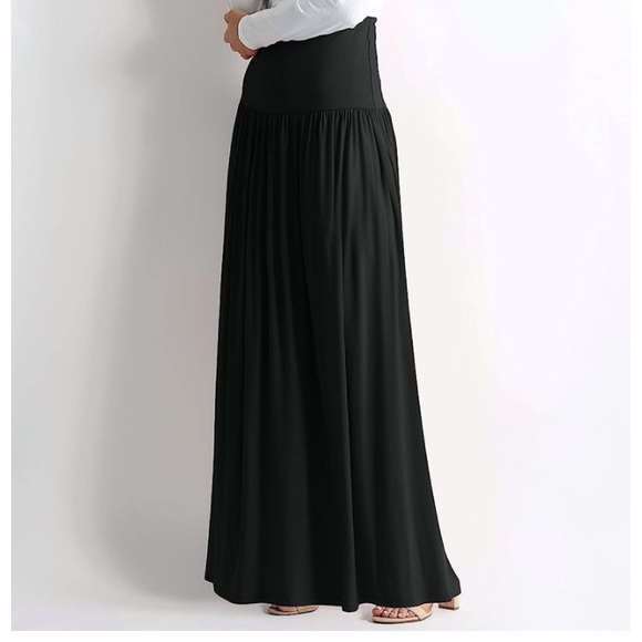 High waisted black maxi with ✨ pockets ✨ - Picture 2 of 2